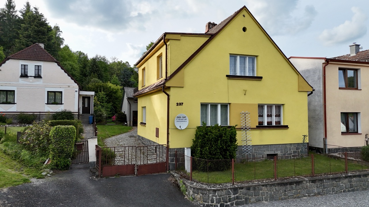 Prodej domu se zahradou Kolinec